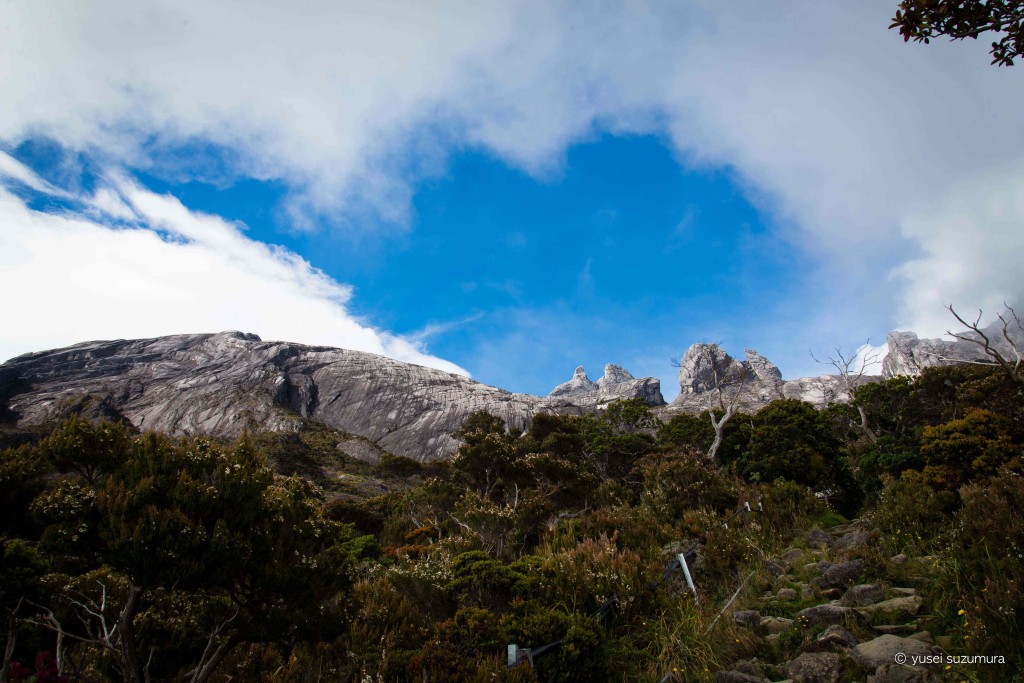 キナバル山標識２